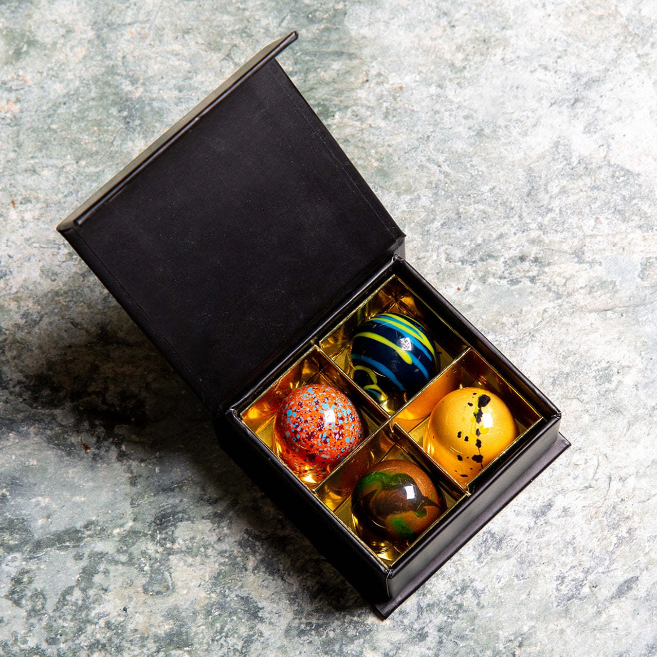 4 bonbons in luxe box met eigen logo
